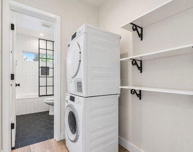 6350 Willoughby Avenue - Photo Thumbnail 10