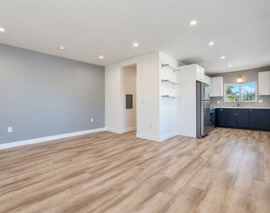 6350 Willoughby Avenue - Photo Thumbnail 7