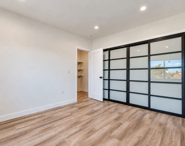 6350 Willoughby Avenue - Photo Thumbnail 14