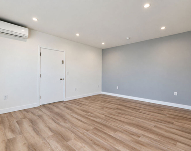 6350 Willoughby Avenue - Photo Thumbnail 9