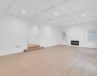 6446 W 6th Street - Photo Thumbnail 2