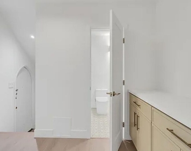 6446 W 6th Street - Photo Thumbnail 15