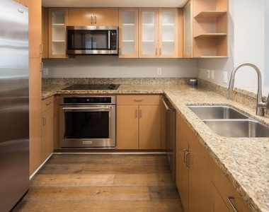 13700 Marina Pointe Drive - Photo Thumbnail 4