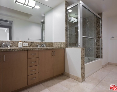 13700 Marina Pointe Drive - Photo Thumbnail 2