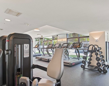 13700 Marina Pointe Drive - Photo Thumbnail 25