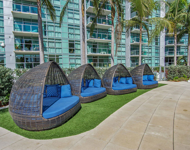 13700 Marina Pointe Drive - Photo Thumbnail 24