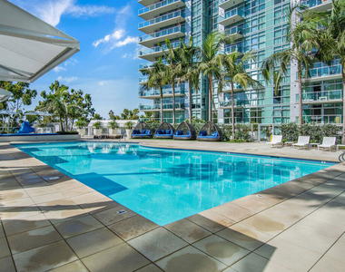 13700 Marina Pointe Drive - Photo Thumbnail 16