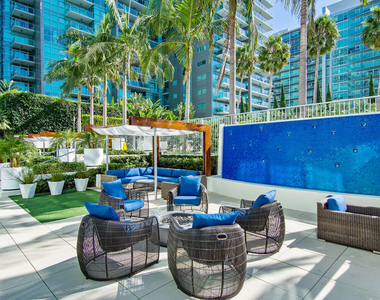 13700 Marina Pointe Drive - Photo Thumbnail 21
