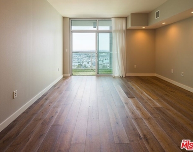 13700 Marina Pointe Drive - Photo Thumbnail 1