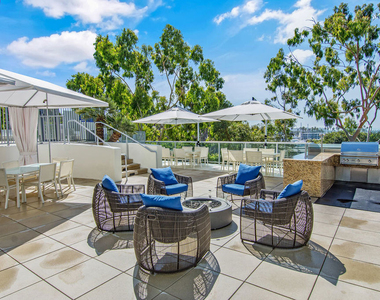 13700 Marina Pointe Drive - Photo Thumbnail 19