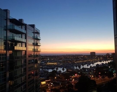 13700 Marina Pointe Drive - Photo Thumbnail 5