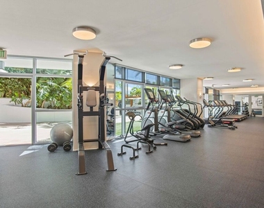 13700 Marina Pointe Drive - Photo Thumbnail 29