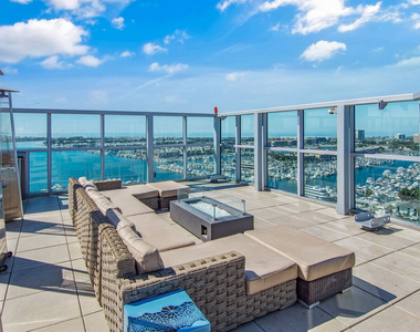 13700 Marina Pointe Drive - Photo Thumbnail 22