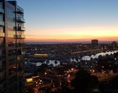 13700 Marina Pointe Drive - Photo Thumbnail 6