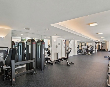 13700 Marina Pointe Drive - Photo Thumbnail 28