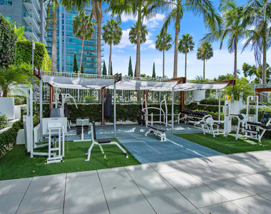13700 Marina Pointe Drive - Photo Thumbnail 20