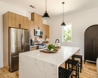 4460 Maplewood Avenue - Photo Thumbnail 2