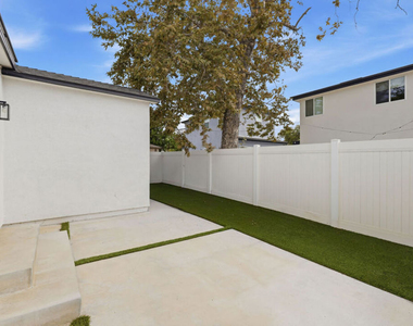 6328 Camellia Avenue - Photo Thumbnail 11
