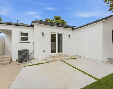 6328 Camellia Avenue - Photo Thumbnail 12