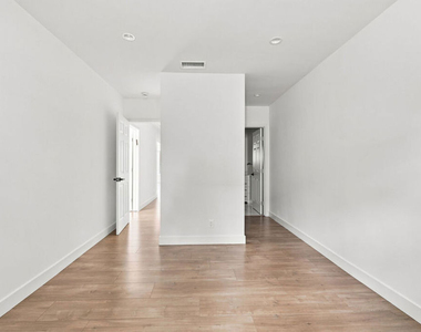 6328 Camellia Avenue - Photo Thumbnail 16