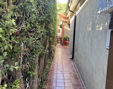 4813 Sawtelle Boulevard - Photo Thumbnail 12