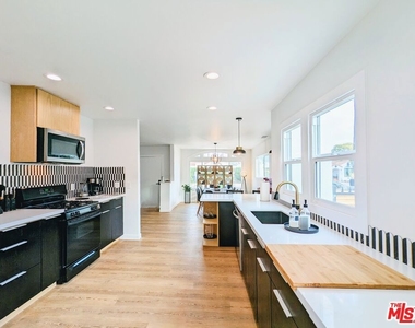 2943 Potomac Avenue - Photo Thumbnail 5