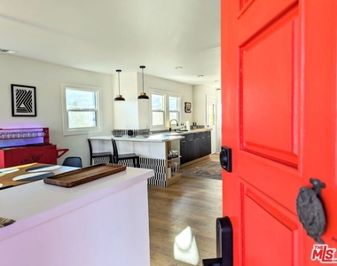 2943 Potomac Avenue - Photo Thumbnail 2