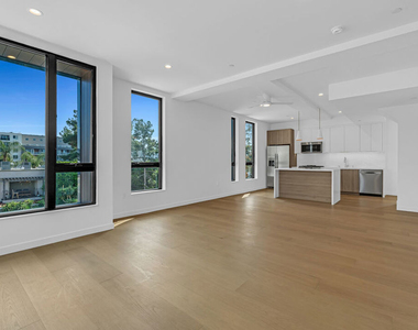 1257 N Detroit Street - Photo Thumbnail 6