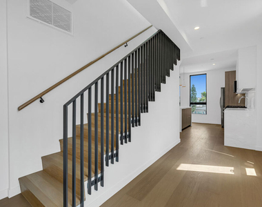 1257 N Detroit Street - Photo Thumbnail 3