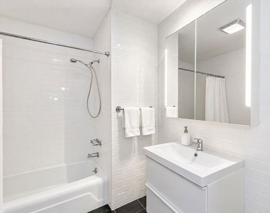 1250 N Kings Road - Photo Thumbnail 6