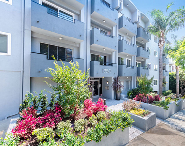 1250 N Kings Road - Photo Thumbnail 12