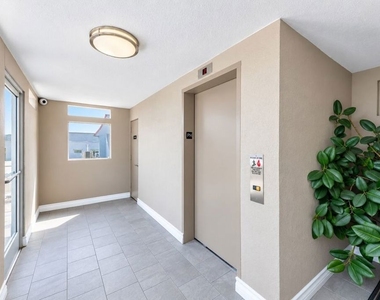 1250 N Kings Road - Photo Thumbnail 10