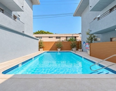 1250 N Kings Road - Photo Thumbnail 11