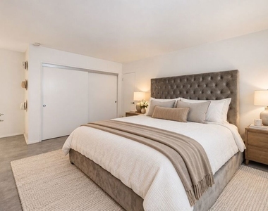 1250 N Kings Road - Photo Thumbnail 7