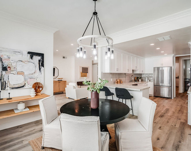 430 N Maple Drive - Photo Thumbnail 4