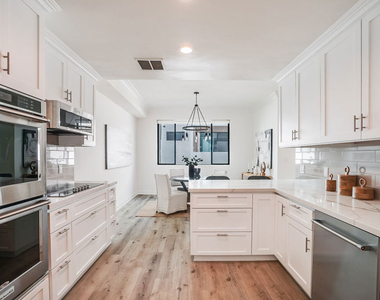 430 N Maple Drive - Photo Thumbnail 8
