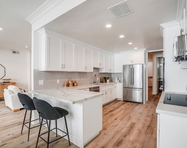 430 N Maple Drive - Photo Thumbnail 5