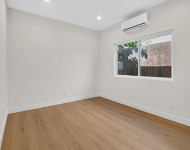 153 W 51st Street - Photo Thumbnail 10