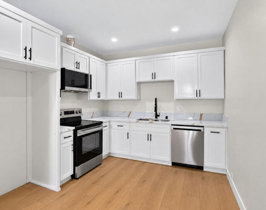 153 W 51st Street - Photo Thumbnail 2