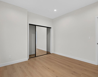 153 W 51st Street - Photo Thumbnail 4