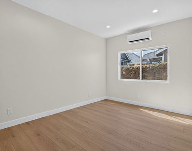 153 W 51st Street - Photo Thumbnail 6