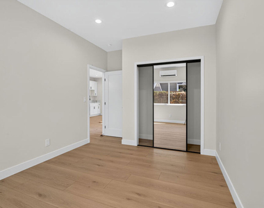 153 W 51st Street - Photo Thumbnail 5