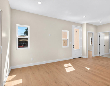 153 W 51st Street - Photo Thumbnail 3