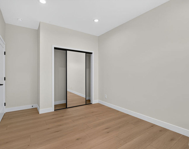 153 W 51st Street - Photo Thumbnail 4