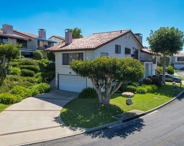 6622 Ocean Crest Drive - Photo Thumbnail 3