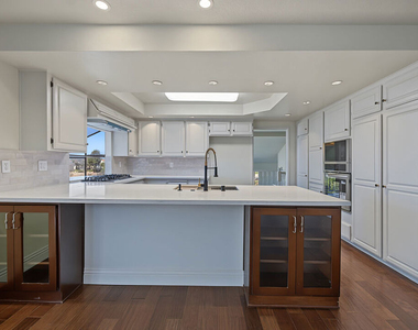 6622 Ocean Crest Drive - Photo Thumbnail 11