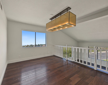 6622 Ocean Crest Drive - Photo Thumbnail 8