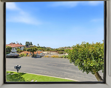 6622 Ocean Crest Drive - Photo Thumbnail 6