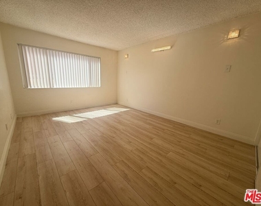 5651 Sumner Way - Photo Thumbnail 11