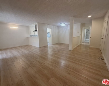 5651 Sumner Way - Photo Thumbnail 3